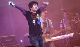 乐队爆料郑钧视频大全下载,带你走进音乐家的真实生活